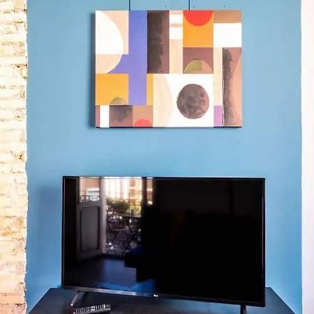 شقة Well Lit And Creatively Designed *