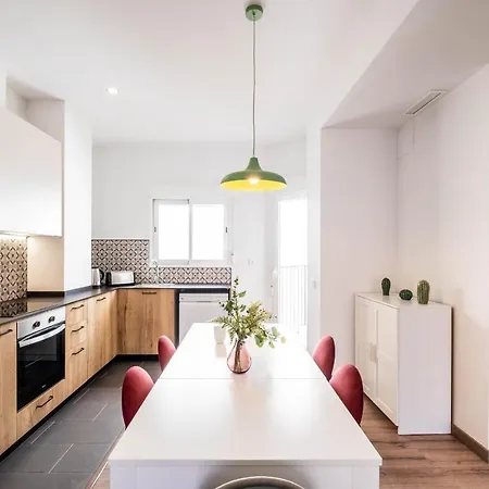 Spacious With Great Views Apartment *