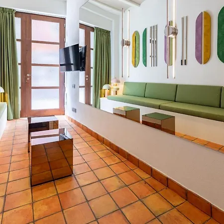 Apartup Market Square Apartment