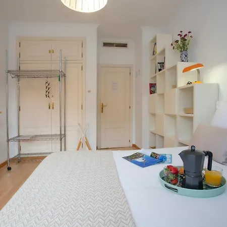 Singularstays Reina Ii Appartement *