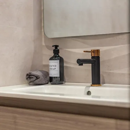 Deluxe - Aiora Valence