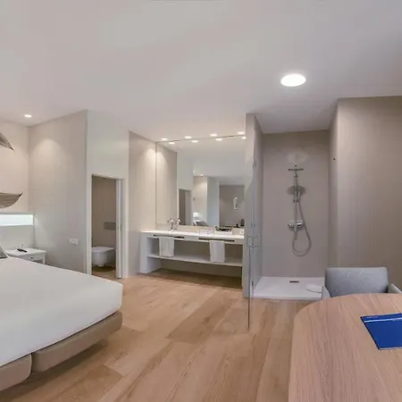 Melia Plaza Hotel 4*