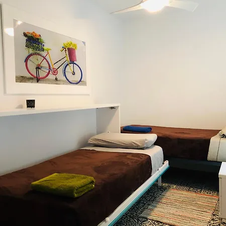 Cerca De La Playa Y Ciudad De Ciencias *