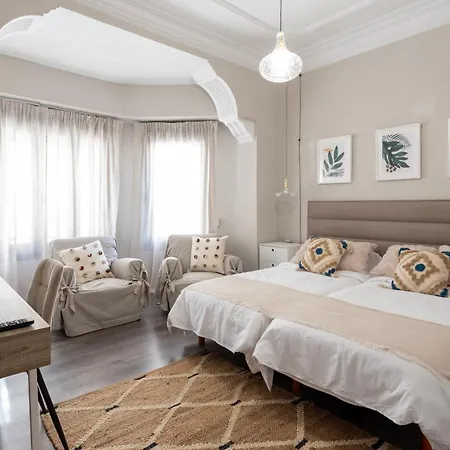 Near The Plaza De Toros Valensiya