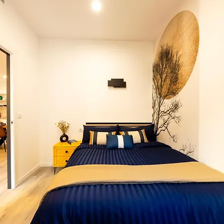 Apartment Portrait Boutique *