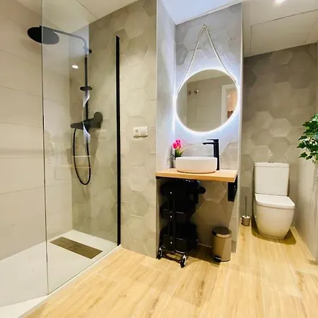 Dorado Cabanyal - Luxury Beachside Charm Apartment Valencia
