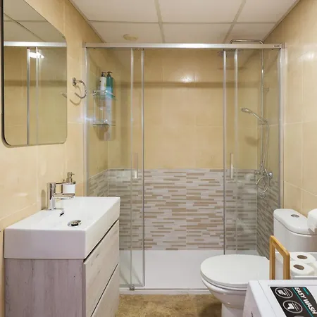 Piso Familiar Cerca Del Centro, Ac Y Wifi Gratis * バレンシア