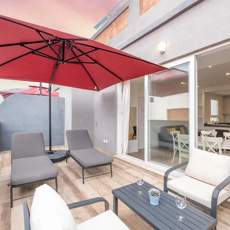 Modern Penthouse With Private Terrace Apartman