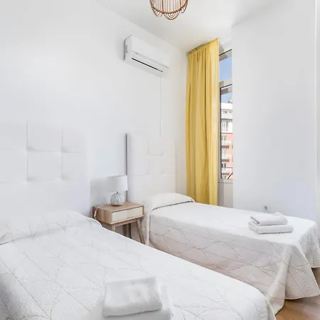 Travel Habitat Port Valencia. Apartamento Valencia