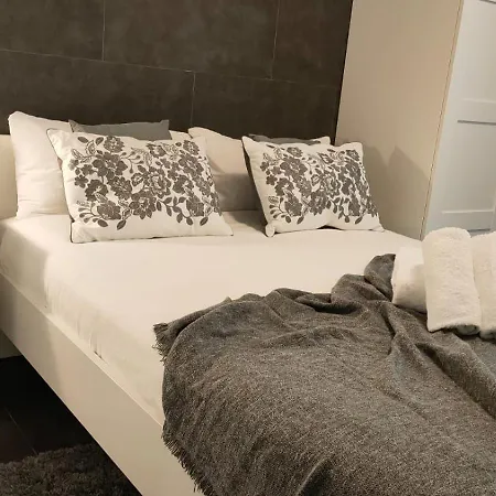 Small And Cozy - G10 Валенсия