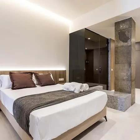 North Station Pen-suites Apartman