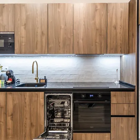 Deluxe - Aiora Valence