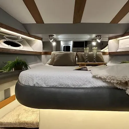 Barco Playa Botel Valencie