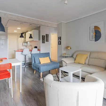 Junto Al Oceanográfic *