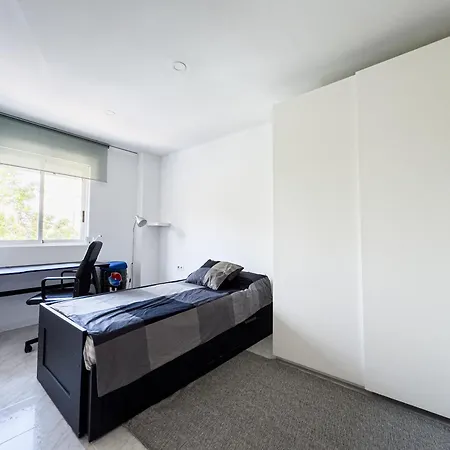 ホームステイ Valencia Homestay Rooms バレンシア