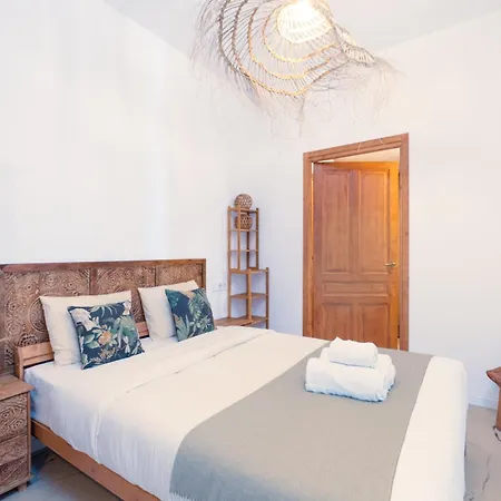 Апартаменты Soho By The Sea *