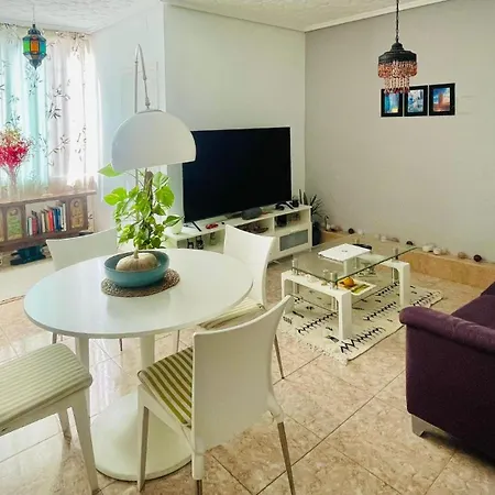 Privada En Piso Compartido * Valencie