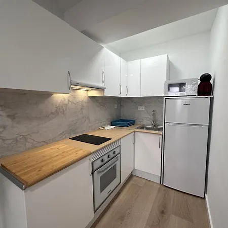 Apartament & A Y B Walencja