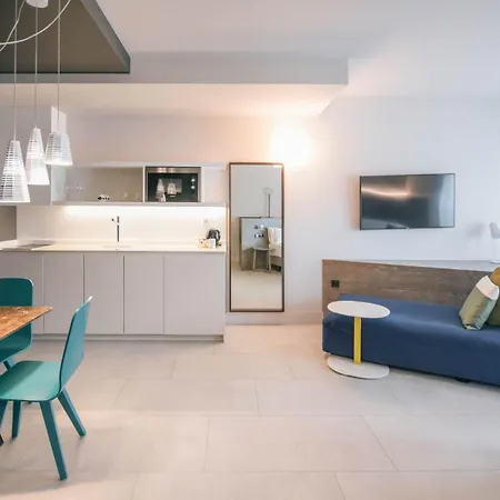 Myr Plaza Mercado & Отель 4*