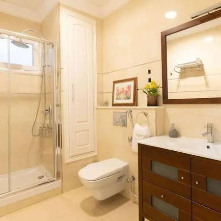 Sleeps 6 Fast Wi-fi 2 Bathrooms Διαμέρισμα *