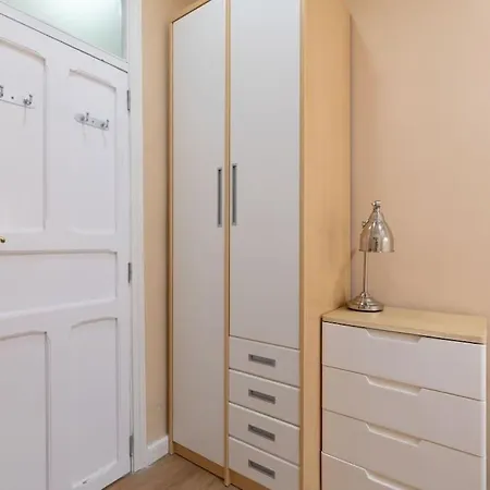 Διαμέρισμα Sleeps 6 Fast Wi-fi 2 Bathrooms *