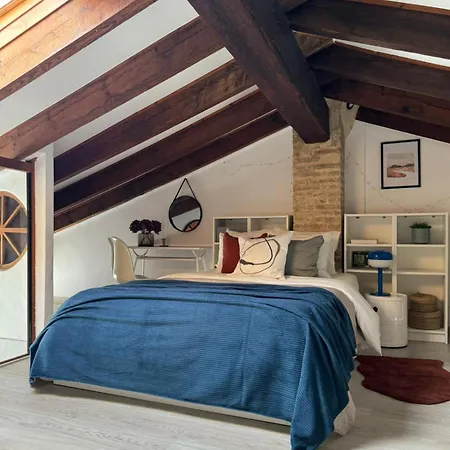 Modern Center Apartment *