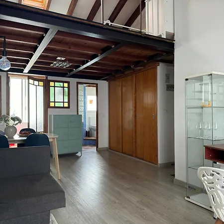 Modern Center Apartment