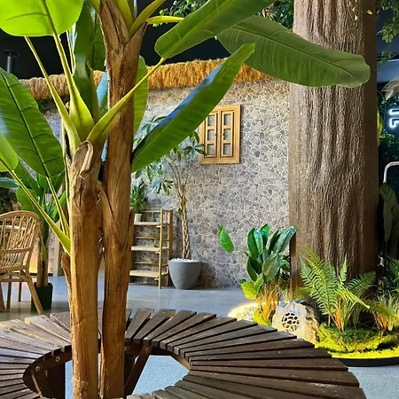 بيت شباب The Pod Village