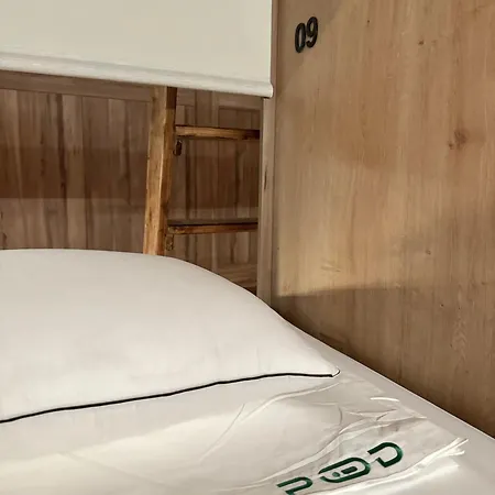 The Pod Village بيت شباب *