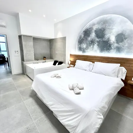 Urban Escape - Comfort Meets Luxury Apartment Valencia