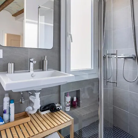 Centrica Y Encantadora Vivienda. Apartamento