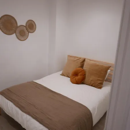 Familias Y Grupos Muy Grande En El Centro De Apartamento