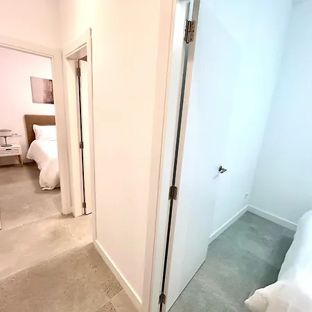 Comfort Near Metro, 2 Bed, 1 Bath Lejlighed