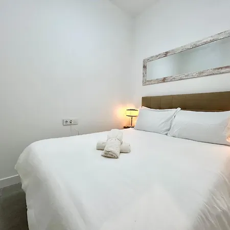 Comfort Near Metro, 2 Bed, 1 Bath Lejlighed *
