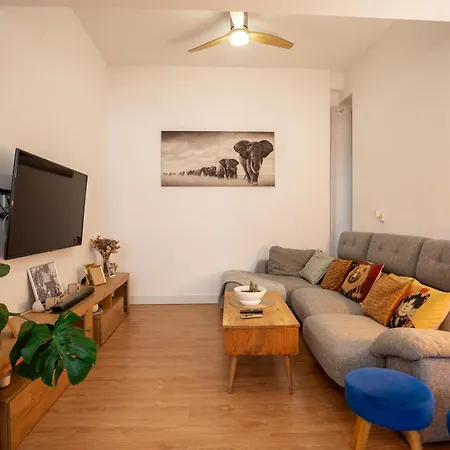 Con Terraza Y Bano Privado Y Comodidades Compartidas فالنسيا