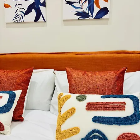 Stylish Near Center Daire Valensiya