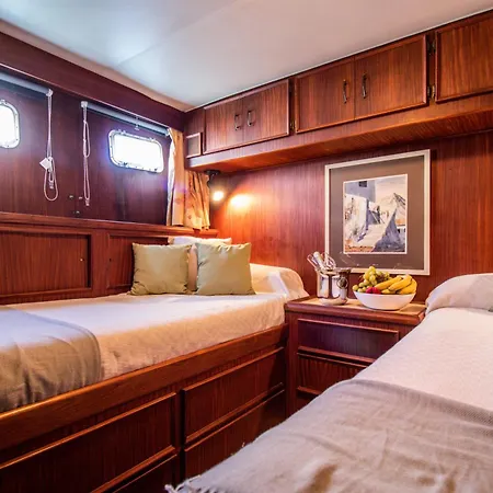 Yacht Our Alissa Valenza