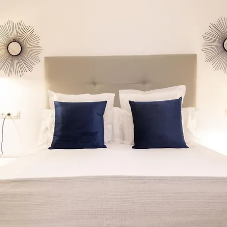 Singularstays Center Apartman *