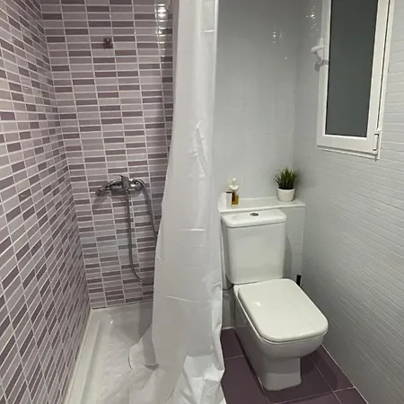 Familias Y Grupos Muy Grande En El Centro De Apartamento *