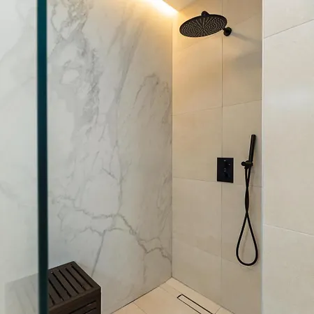 Explore Luxury Meets Comfort Appartamento *