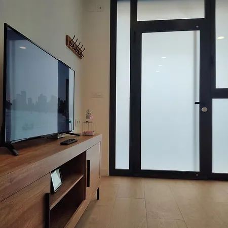 New Flat With Ac And Wifi Апартаменты Валенсия