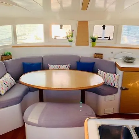 Barco Sobre El Mar بوتيل فالنسيا