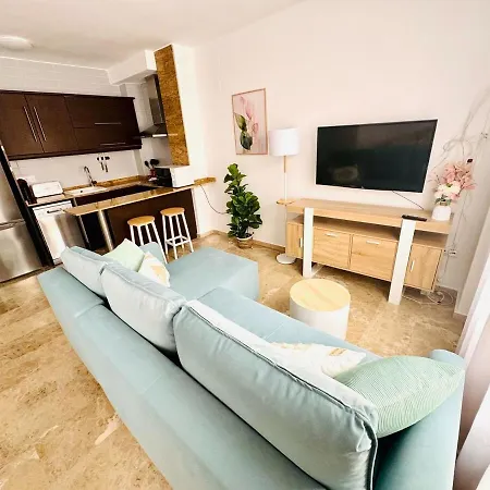 Abat 2 Cool & Wide Flat Next To The Cathedral *