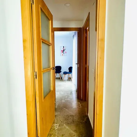 Abat 2 Cool & Wide Flat Next To The Cathedral *