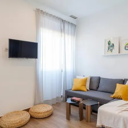 New 4 Pax Front Station Wifi Apartment *