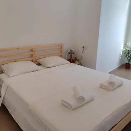 Relaxing House Overlooking Beautiful Of Arts *