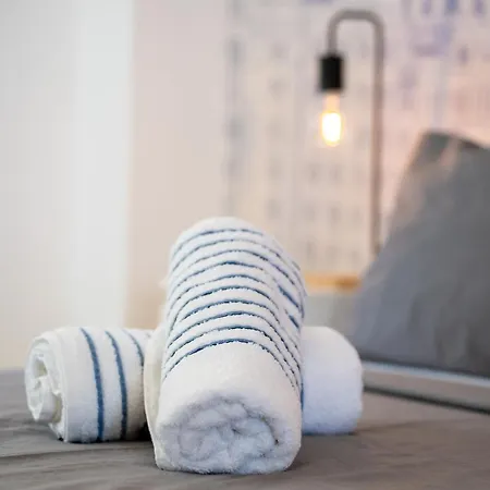 Ciudad De Ciencias Con Terraza דירה *