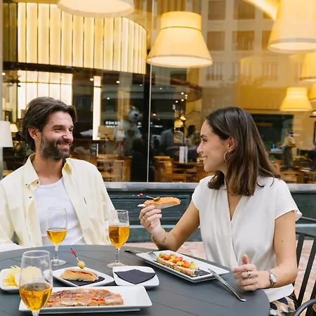 Hotel Melia Plaza 4*