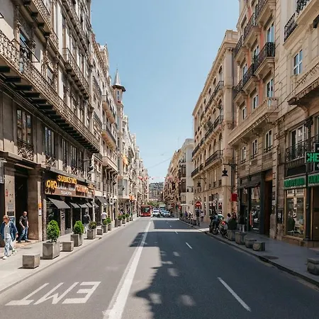 Comfort & Charm In The Center Lejlighed *