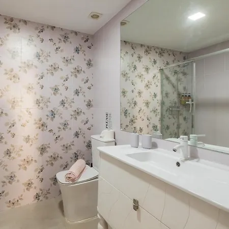 Comfort & Charm In The Center Apartment